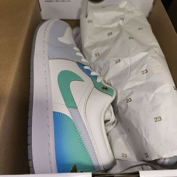 Air Jordan 1 Low SE (Brand New) - Picture 3 of 5